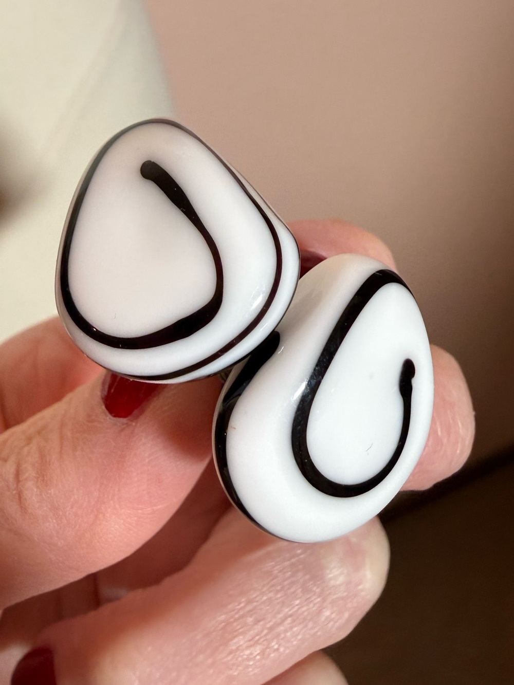 Vintage modernist Japan black white milk glass abstract screw back earrings